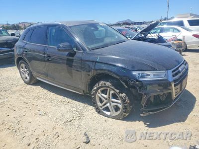 Czwarte zdjęcie samochodu z boku: 2018 AUDI Q5 PREMIUM VIN:WA1ANAFY7J2221569 - miniatura