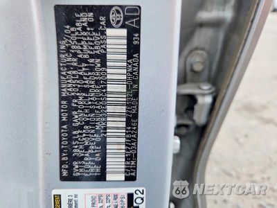 Zdjęcie 12 z 12 samochodu: 2005 TOYOTA MATRIX XR VIN:2T1KR32E05C417009 - miniatura