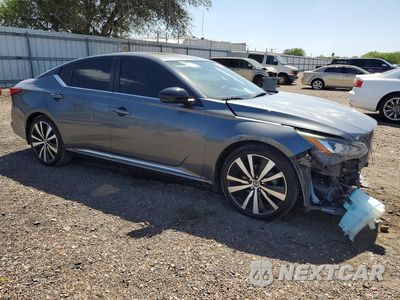 Czwarte zdjęcie samochodu z boku: 2019 NISSAN ALTIMA SR VIN:1N4BL4CV6KN312382 - miniatura