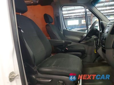 Zdjęcie 11 z 13 samochodu: 2014 MERCEDES-BENZ SPRINTER 2500 VIN:WD3PE7CC2E5826075 - miniatura