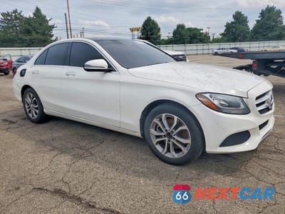 Czwarte zdjęcie samochodu z boku: 2016 MERCEDES-BENZ C 300 4MATIC VIN:WDDWF4KB6GR134098 - miniatura