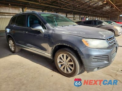 Czwarte zdjęcie samochodu z boku: 2012 VOLKSWAGEN TOUAREG V6 TDI VIN:WVGFK9BP8CD000100 - miniatura