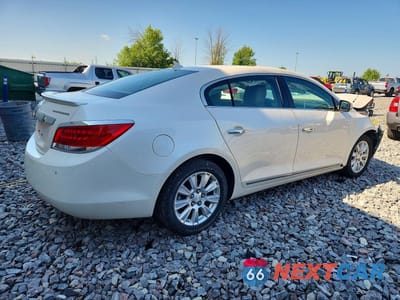 Trzecie zdjęcie samochodu z tyłu: 2013 BUICK LACROSSE VIN:1G4GC5ER8DF130214 - miniatura