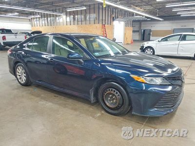 Czwarte zdjęcie samochodu z boku: 2018 TOYOTA CAMRY LE VIN:4T1B11HK5JU531265 - miniatura