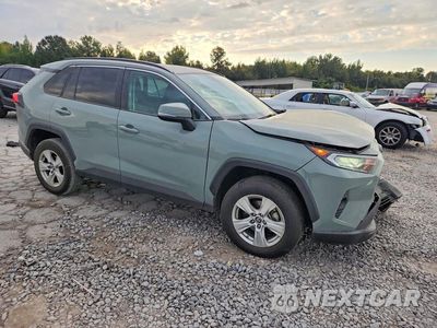 Czwarte zdjęcie samochodu z boku: 2021 TOYOTA RAV4 XLE VIN:2T3W1RFV5MW118755 - miniatura