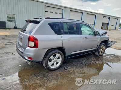 Trzecie zdjęcie samochodu z tyłu: 2016 JEEP COMPASS LATITUDE VIN:1C4NJCEA8GD633063 - miniatura