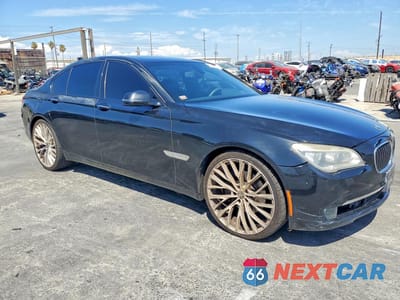 Czwarte zdjęcie samochodu z boku: 2013 BMW 740 I VIN:WBAYA6C54DC995183 - miniatura