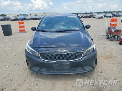 Piąte zdjęcie samochodu w środku: 2018 KIA FORTE LX VIN:3KPFK4A73JE272946 - miniatura