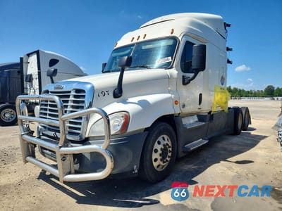 2015 FREIGHTLINER CASCADIA SEMI TRUCK 3AKJGLD53FSGR0471 - główne zdjęcie licytacji z USA - miniatura