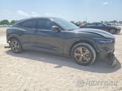 Czwarte zdjęcie samochodu z boku: 2022 FORD MUSTANG MACH-E SELECT VIN:3FMTK1RM8NMA11766 - miniatura