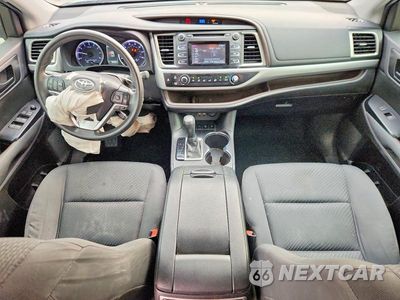 Zdjęcie 8 z 13 samochodu: 2019 TOYOTA HIGHLANDER LE VIN:5TDBZRFH7KS722047 - miniatura