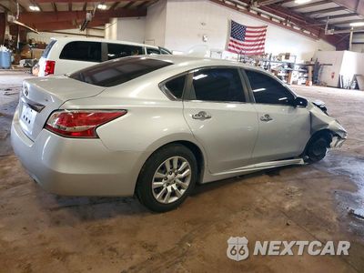 Trzecie zdjęcie samochodu z tyłu: 2015 NISSAN ALTIMA 2.5 S VIN:1N4AL3AP1FC239689 - miniatura