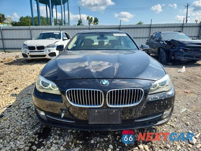 Piąte zdjęcie samochodu w środku: 2013 BMW 528 XI VIN:WBAXH5C58DD110060 - miniatura