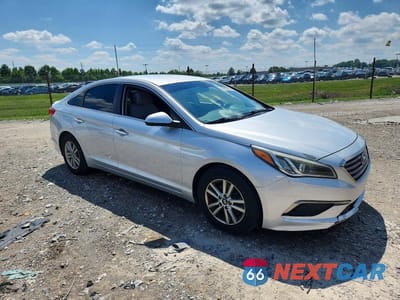 Czwarte zdjęcie samochodu z boku: 2017 HYUNDAI SONATA SE VIN:5NPE24AF7HH470647 - miniatura