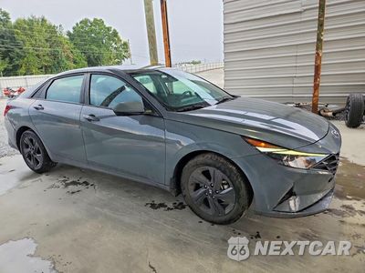 Czwarte zdjęcie samochodu z boku: 2022 HYUNDAI ELANTRA SEL VIN:KMHLM4AG8NU351822 - miniatura