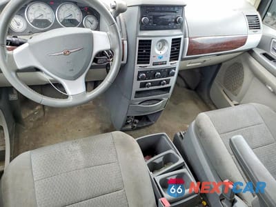 Zdjęcie 8 z 12 samochodu: 2010 CHRYSLER TOWN & COUNTRY TOURING VIN:2A4RR5D17AR103902 - miniatura