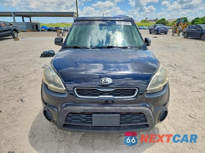 Piąte zdjęcie samochodu w środku: 2012 KIA SOUL BASE VIN:KNDJT2A57C7477196 - miniatura