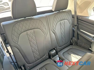 Zdjęcie 10 z 15 samochodu: 2025 BMW X7 XDRIVE40I VIN:5UX23EM07S9Y27594 - miniatura