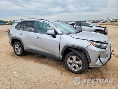 Czwarte zdjęcie samochodu z boku: 2023 TOYOTA RAV4 XLE VIN:2T3P1RFV3PW376829 - miniatura