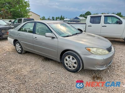 Czwarte zdjęcie samochodu z boku: 2005 TOYOTA CAMRY LE VIN:4T1BE32K65U525845 - miniatura