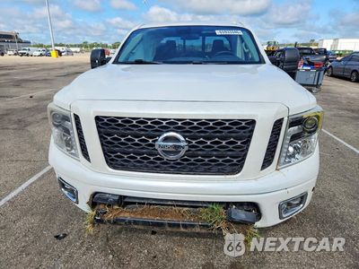 Piąte zdjęcie samochodu w środku: 2019 NISSAN TITAN PRO-4X VIN:1N6AA1E5XKN516557 - miniatura