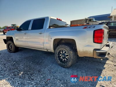 Drugie zdjęcie samochodu z przodu: 2018 CHEVROLET SILVERADO K1500 LT VIN:3GCUKREC8JG577861 - miniatura