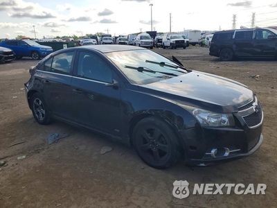 Czwarte zdjęcie samochodu z boku: 2014 CHEVROLET CRUZE LT VIN:1G1PC5SB1E7250100 - miniatura