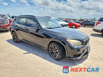 Czwarte zdjęcie samochodu z boku: 2013 BMW X1 SDRIVE28I VIN:WBAVM1C56DVW43983 - miniatura