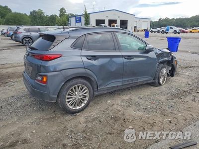 Trzecie zdjęcie samochodu z tyłu: 2021 HYUNDAI KONA SEL VIN:KM8K22AA1MU721816 - miniatura