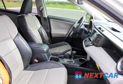 Piąte zdjęcie samochodu w środku: 2017 TOYOTA RAV4 HYBRID XLE VIN:JTMRJREV3HD104354 - miniatura
