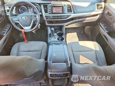 Zdjęcie 8 z 12 samochodu: 2019 TOYOTA HIGHLANDER LE VIN:5TDBZRFH6KS948628 - miniatura