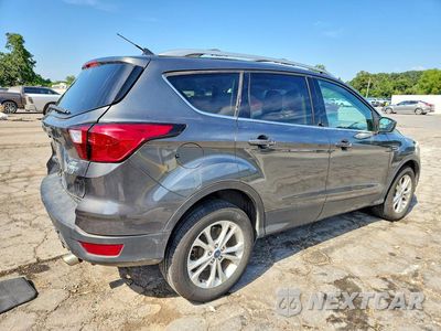Trzecie zdjęcie samochodu z tyłu: 2019 FORD ESCAPE SE VIN:1FMCU9GD8KUB59774 - miniatura