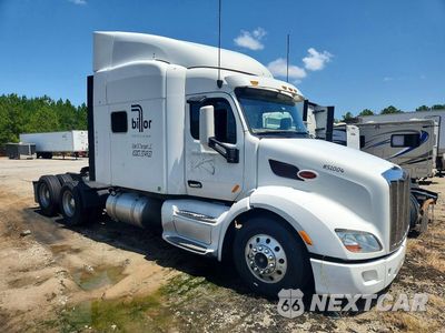 Czwarte zdjęcie samochodu z boku: 2016 PETERBILT 579 SEMI TRUCK VIN:1XPBDP8X2GD371220 - miniatura