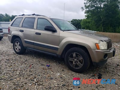 Czwarte zdjęcie samochodu z boku: 2005 JEEP GRAND CHEROKEE LAREDO VIN:1J4GR48K55C674937 - miniatura