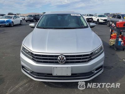 Piąte zdjęcie samochodu w środku: 2018 VOLKSWAGEN PASSAT SE VIN:1VWBA7A33JC016732 - miniatura