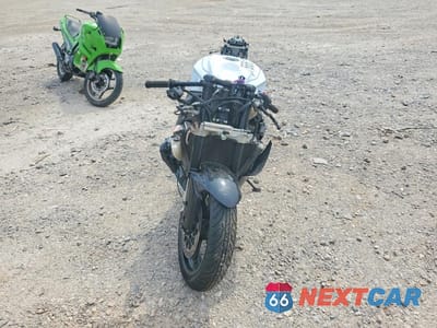 Drugie zdjęcie samochodu z przodu: 2015 SUZUKI GSX-R600 VIN:JS1GN7FA6F2101303 - miniatura