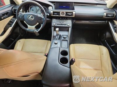 Zdjęcie 8 z 12 samochodu: 2016 LEXUS IS 200T VIN:JTHBA1D22G5005297 - miniatura