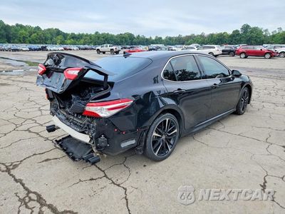Trzecie zdjęcie samochodu z tyłu: 2020 TOYOTA CAMRY XSE VIN:4T1K61AK5LU995591 - miniatura