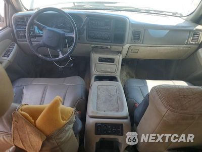 Zdjęcie 8 z 12 samochodu: 2002 CHEVROLET SUBURBAN C1500 VIN:1GNEC16Z22J227705 - miniatura