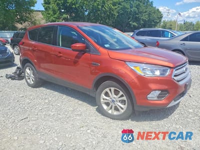 Czwarte zdjęcie samochodu z boku: 2019 FORD ESCAPE SE VIN:1FMCU9GD4KUB09633 - miniatura