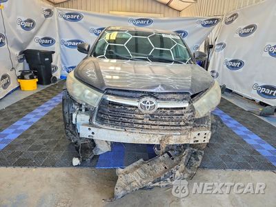 Piąte zdjęcie samochodu w środku: 2015 TOYOTA HIGHLANDER LE VIN:5TDBKRFH8FS201378 - miniatura