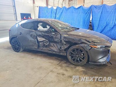 Czwarte zdjęcie samochodu z boku: 2024 MAZDA 3 PREMIUM PLUS VIN:JM1BPBNY6R1720490 - miniatura