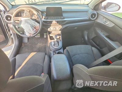 Zdjęcie 8 z 12 samochodu: 2023 KIA FORTE LXS VIN:3KPF24AD1PE590000 - miniatura