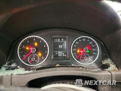 Zdjęcie 9 z 13 samochodu: 2010 VOLKSWAGEN TIGUAN S VIN:WVGAV7AX4AW526121 - miniatura