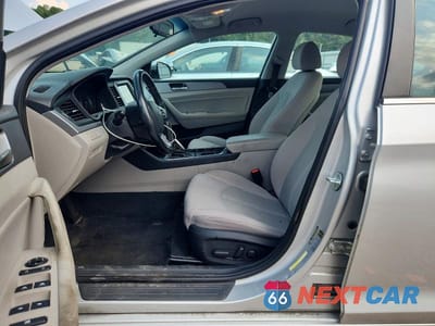 Zdjęcie 7 z 12 samochodu: 2019 HYUNDAI SONATA SEL VIN:5NPE34AF7KH784450 - miniatura