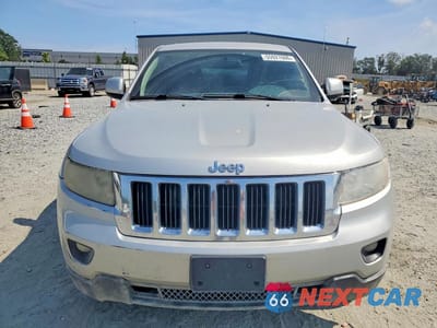 Piąte zdjęcie samochodu w środku: 2013 JEEP GRAND CHEROKEE LAREDO VIN:1C4RJFAG1DC599577 - miniatura