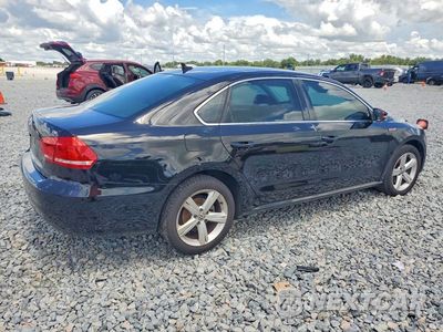 Trzecie zdjęcie samochodu z tyłu: 2015 VOLKSWAGEN PASSAT S VIN:1VWAS7A37FC080854 - miniatura