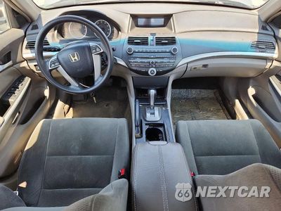 Zdjęcie 8 z 13 samochodu: 2008 HONDA ACCORD EX VIN:1HGCP36728A029280 - miniatura