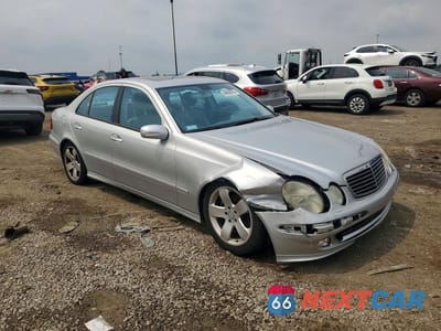 Czwarte zdjęcie samochodu z boku: 2004 MERCEDES-BENZ E 320 VIN:WDBUF65J84A436629 - miniatura