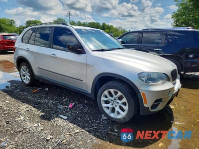 Czwarte zdjęcie samochodu z boku: 2013 BMW X5 XDRIVE35I VIN:5UXZV4C55DL994493 - miniatura